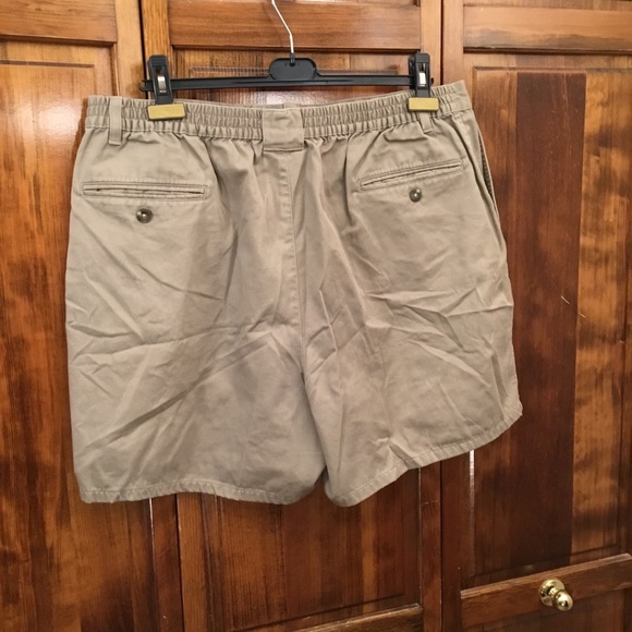 Man’s shorts - Picture 2 of 3